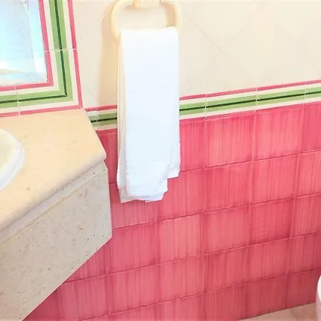 Villa V3 Rosada- Piscina Privativa, Estacionamento, Ar-condicionado, Familiar